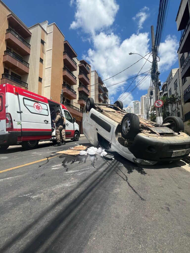 cascatinha acidente carro capota foto pamela costa 2