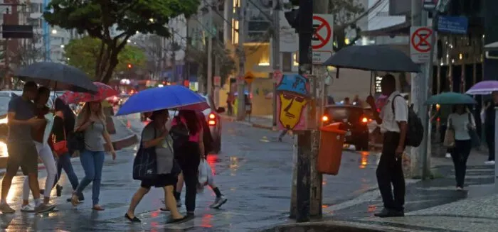 Semana começa com alerta de chuvas intensas em Juiz de Fora