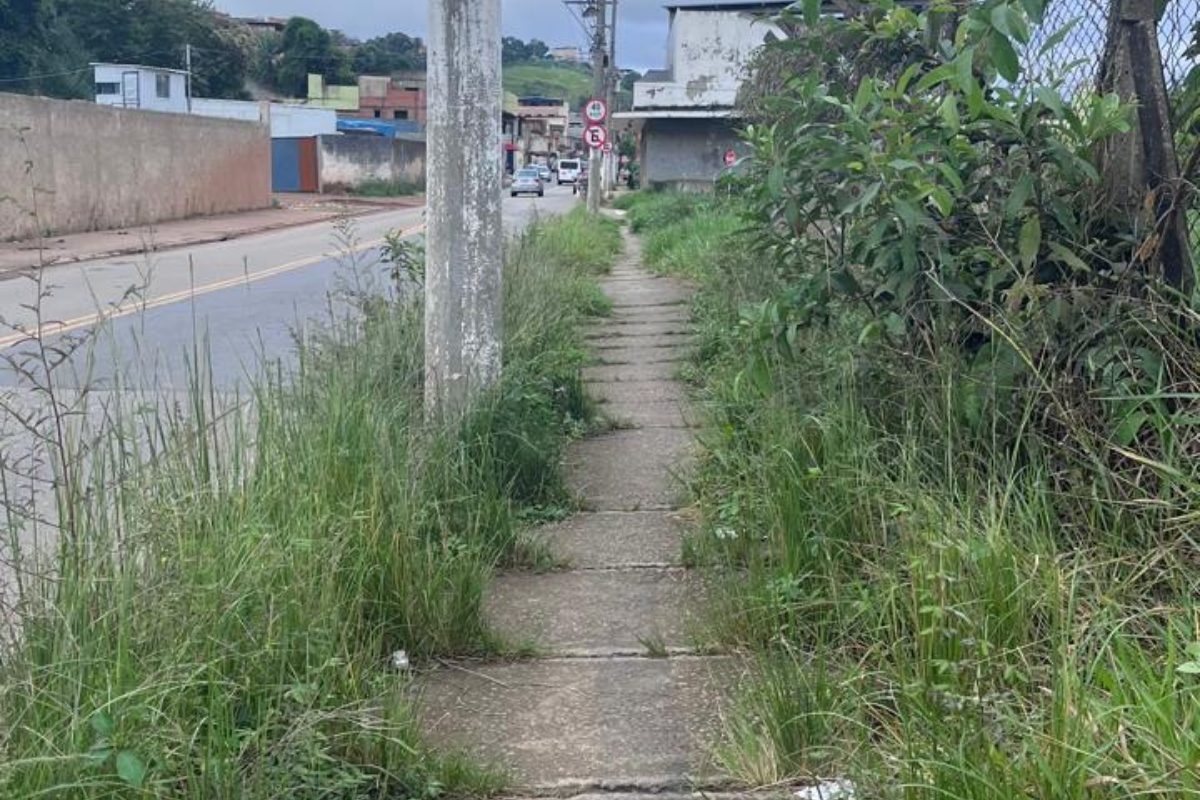 Calçada da Ceasa apresenta riscos aos pedestres 1 Foto VU
