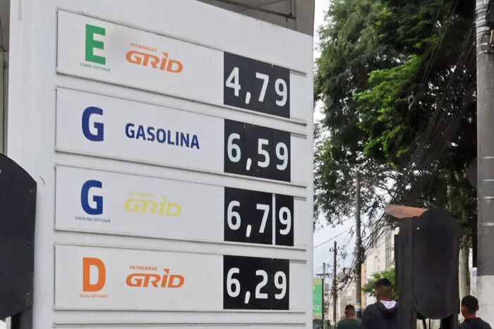 Consumidor paga 6% mais caro por litro da gasolina e etanol em Juiz de Fora 14 Apesar de queda, combustíveis seguem com alta de 6% em comparação ao início do ano