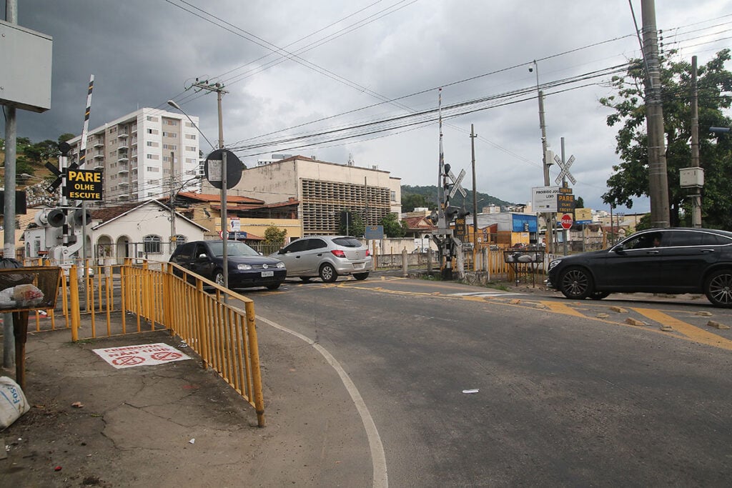 Prefeitura anuncia fechamento de passagem de nível no Poço Rico