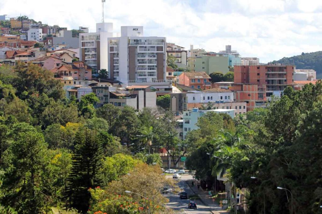 Linha 547 passa a operar com micro-ônibus no Bairro Nossa Senhora de Fátima 1 Homem sofre agressão com marreta em moradia estudantil da UFJF