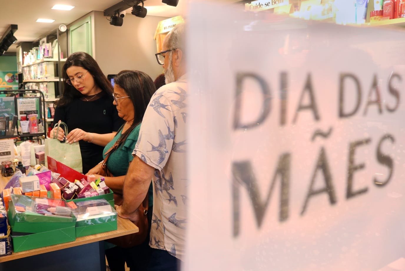 Dia das Mães: movimento no comércio ainda é tímido, mas expectativas são altas 2 WhatsApp Image 2025 04 29 at 14.48.44