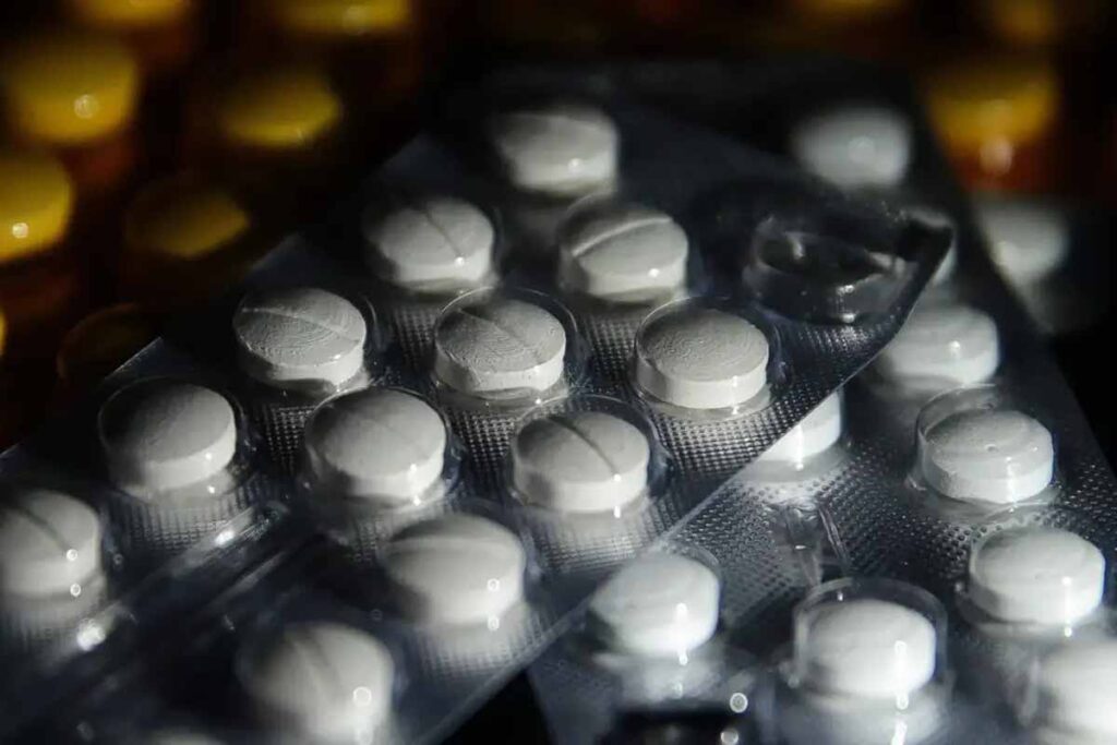 Remédios que afetam a direção: veja 7 classes que aumentam o risco ao volante 1 médicos farmacêuticos