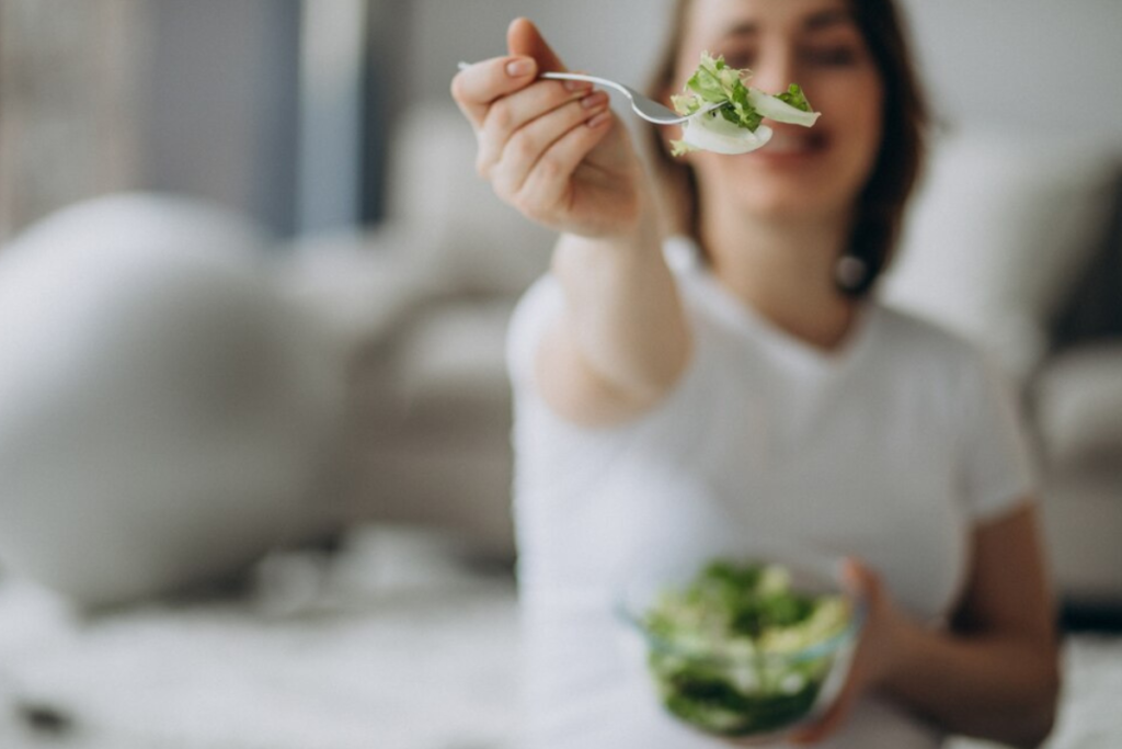 AO VIVO: notícias, contraceptivo via SUS, Inteligência Patrimonial, alimentação e prevenção do câncer colorretal e mais: acompanhe a Tribuna Transamérica 2 ovarios policisticos alimentacao freepik