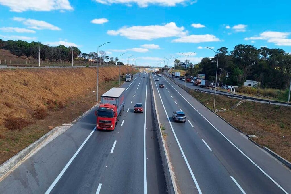 Motoristas podem consultar ocorrências nas rodovias de Minas em sistema de monitoramento vinculado ao Waze 2 cinto de segurança