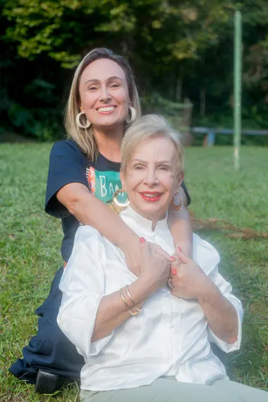 Coluna Cesar Romero – 11 e 12 de maio de 2025 27 28 Cristina Dutra com sua filha Laura