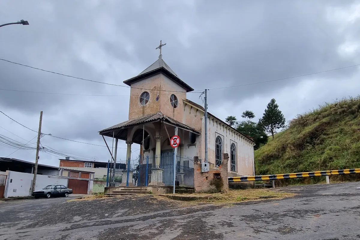 Moradores denunciam deterioração da Capela Santa Teresinha 5 CAPELA DE SANTA TEREZINHA FOTO LEONARDO COSTA 15