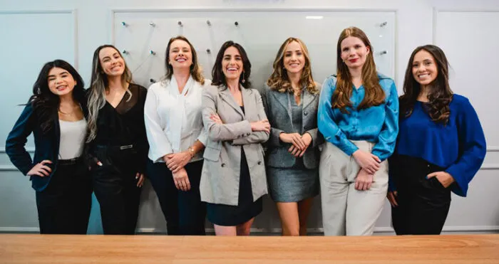 Coluna Cesar Romero – 13 de maio de 2025 4 Flavia Botti e Marta Mendes 120525 Giglia com corte 1