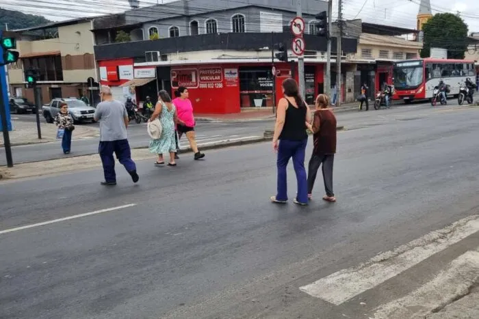 Faixa de pedestres apagada coloca pedestres em risco na Zona Norte 4 WhatsApp Image 2025 05 12 at 07.09.02 1