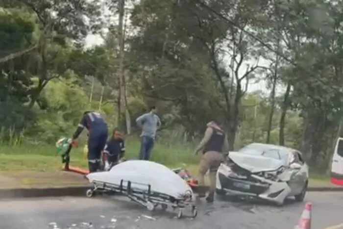 Mulher fica ferida após acidente no São Pedro 5 Mulher fica ferida após acidente no São Pedro