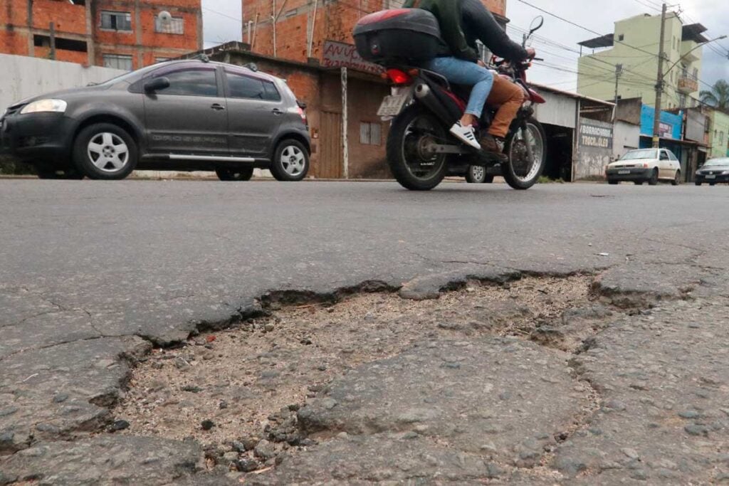 distrito-industrial-buracos-no-asfalto