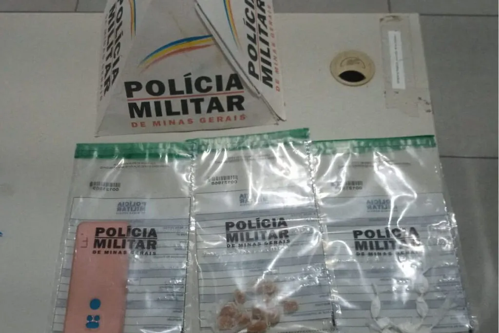 passageira flagrada com drogas em ônibus