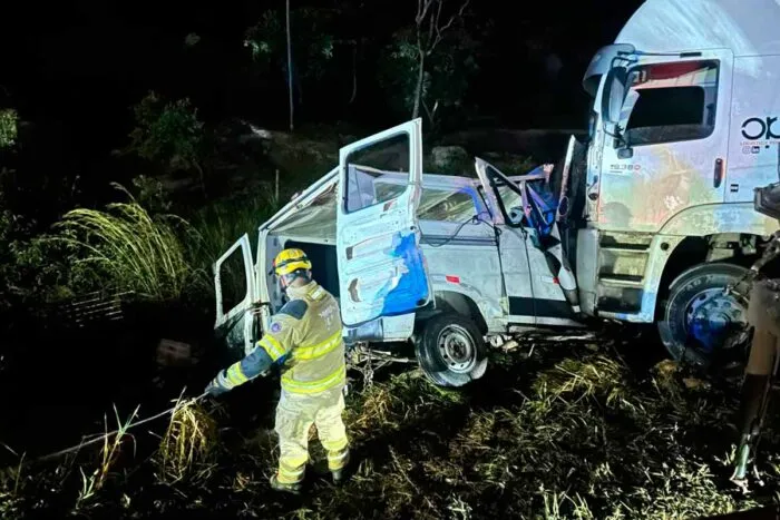 Grave acidente na BR-251 deixa 9 vítimas fatais e 10 feridas 2 Grave acidente na BR-251 deixa 9 vítimas fatais e 10 feridos