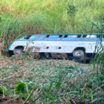 Micro-ônibus cai em barranco no Bairro Niterói, em Juiz de Fora 4 micro onibus pamela