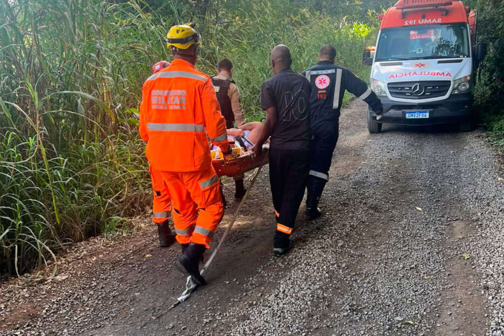 Passageiro de micro-ônibus que caiu de barranco não resiste aos ferimentos e morre