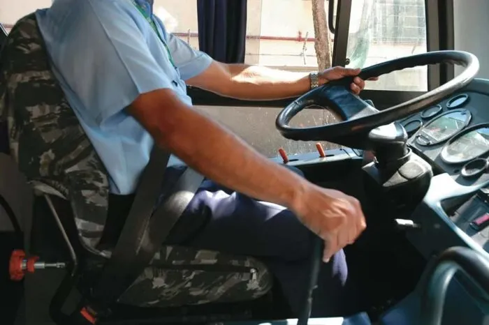 Motorista de ônibus é indenizado em R$ 2 mil por condições precárias de trabalho 2 motorista de onibus foto reproducao Frota e Cia