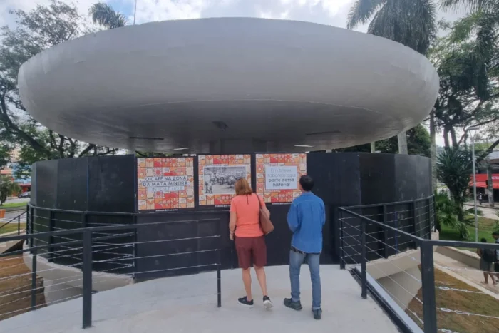 Praça Clodesmidt Riani é reinaugurada 2 praca clodesmidt riani 3
