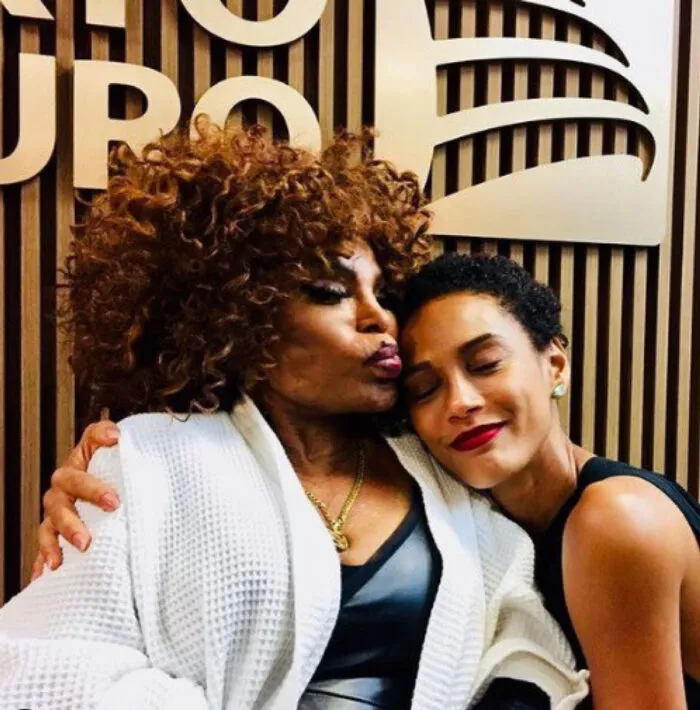 Taís Araújo interpretará Elza Soares em cinebiografia 12 tais e elza soares