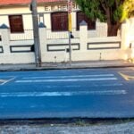 Faixa de pedestres apagada oferece riscos para estudantes no Poço Rico 3 Faixa de pedestres apagada oferece riscos para estudantes no Poço Rico