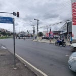 Faixa de pedestre apagada gera riscos na esquina da Avenida Brasil 3 Faixa de pedestre apagada gera riscos na esquina da Avenida Brasil