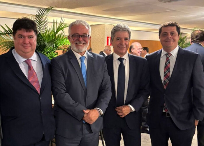 Coluna Cesar Romero – 29 e 30 de junho de 2025 16 Desembargador toma posse 3 JF POR AI 270625 CR
