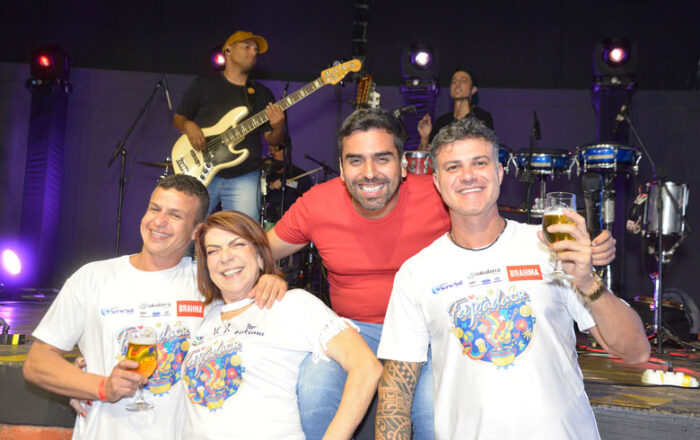 Eduardo Gama Wanda Magnolo e Ramon David com o cantor FOTO WOLMER MONTEIRO