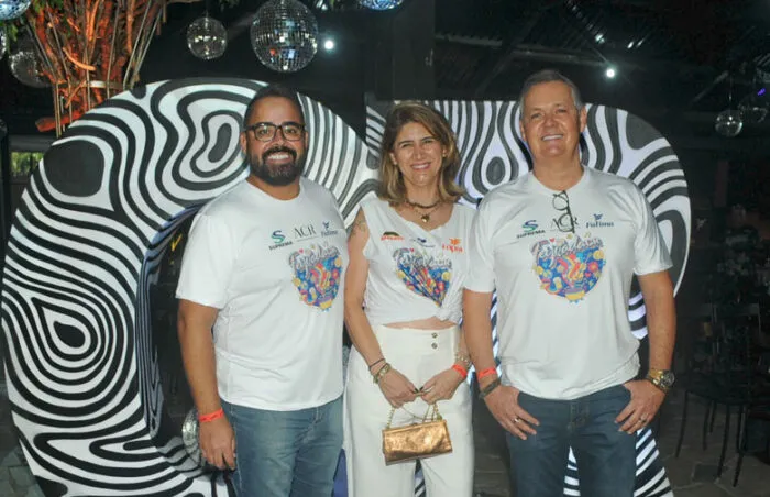 Coluna Cesar Romero – 20 e 21 de junho de 2025 2 Flavio Vales Norma Andrade e Carlos Torres FOTO ANDREA OTTONI