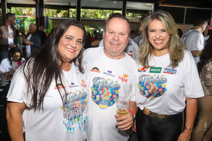Geziane e Mazinho Lopes com Renata Monteiro FOTO LEANDRO DONATOOHAPPY HOUR