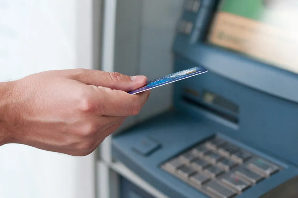 Cliente deverá ser restituída por banco que realizou descontos irregulares em sua aposentadoria