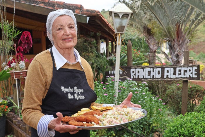 Aprenda a fazer o bife à cubana da Dona Miriam, cozinheira há mais de 40 anos 1 RECEITA DE FAMILIA ENTRE SERRAS DE MINAS A CUBANA DONA MIRIAN LIMA DUARTE 3