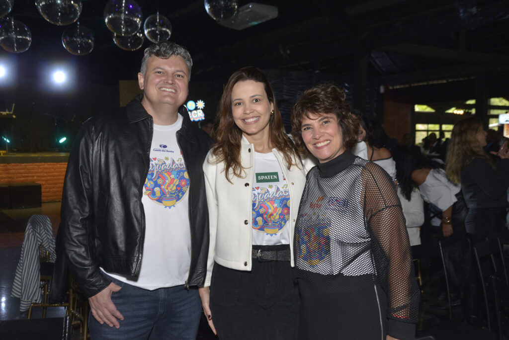 Raphael e Nathalia Fraga com Isabel Pequeno FOTO WOLMER MONTEIRO