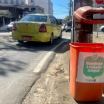 Lixeira danificada atrapalha descarte adequado de resíduos na Olegário Maciel 3 lixeira lixo danificada juiz de fora