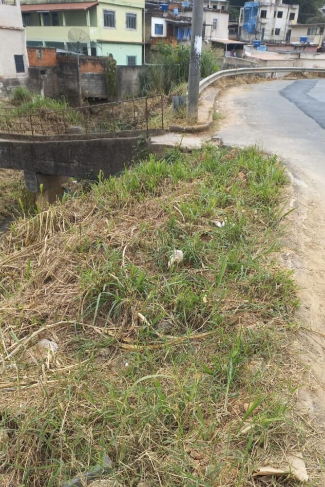 Ausência de calçadas dificulta locomoção de moradores do Jardim dos Alfineiros 2 ausencia-de-calcadas-jardim-dos-alfineiros
