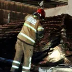 Casa pega fogo após falha elétrica no banheiro 3 Residência pega fogo em Santos Dumont