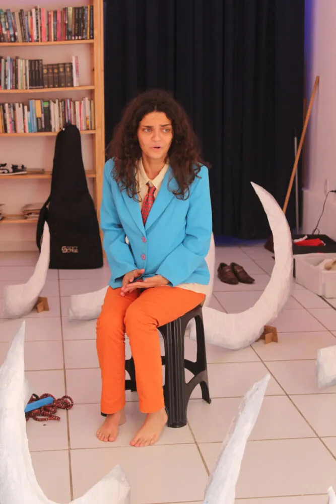 Espetáculo ‘À deriva’ tem apresentações inspiradas em Beckett no Teatro Paschoal Carlos Magno 2 à deriva