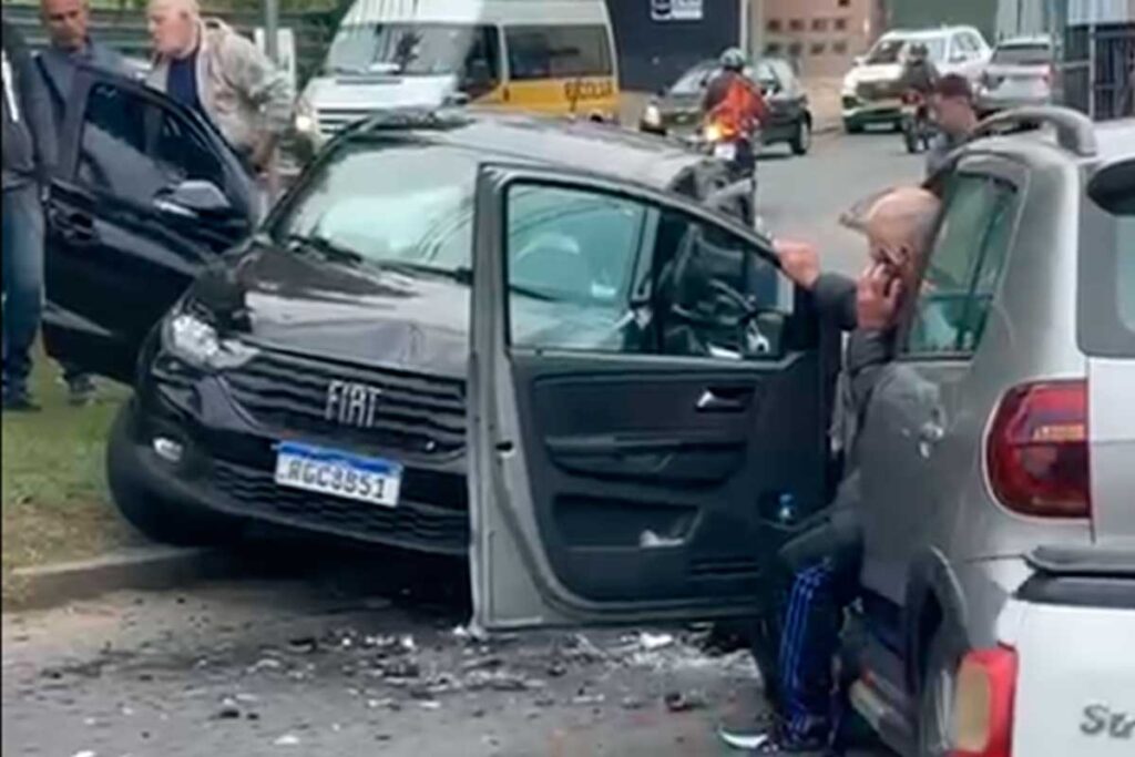 acidente entre carros bairro santos dumont jf