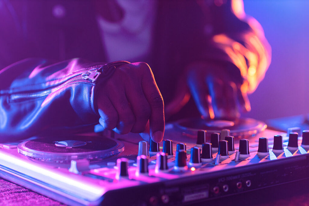 DJ contratado para casamento em Juiz de Fora pagará R$ 5 mil de indenização
