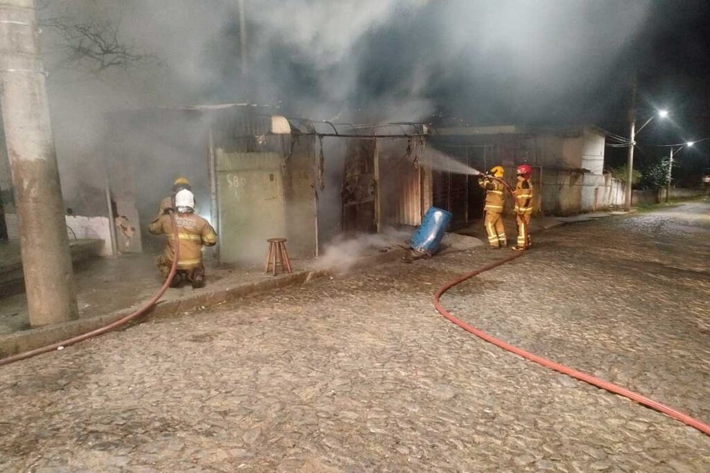 VÍDEO: Incêndio destrói estrutura de bar no Bairro Granjas Betânia 1 incendio granjas betania bar