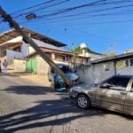 Colisão de carro em poste deixa homem ferido e mais de 50 imóveis sem energia 3 Homem fica ferido e mais de 50 imóveis ficam sem energia após colisão de carro em poste