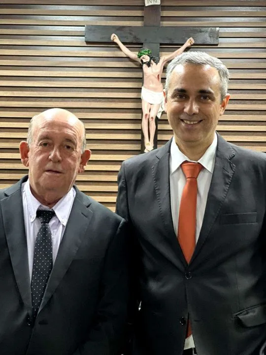 Prefeito e vice de cidade da região têm mandatos cassados por abuso de poder nas eleições de 2024 1 Carlos Magno de Moura e José Oscar Ferraz (Oscarzinho), vice e prefeito de Guiricema, respectivamente (Foto: Reprodução Prefeitura de Guiricema)