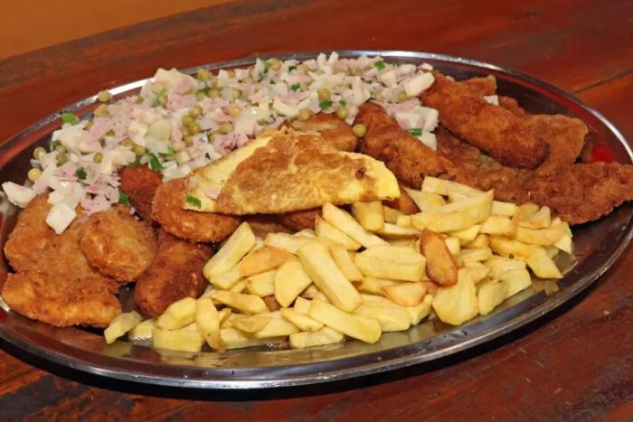 Aprenda a fazer o bife à cubana da Dona Miriam, cozinheira há mais de 40 anos 2 Aprenda a fazer o bife à cubana da Dona Miriam, cozinheira há mais de 40 anos