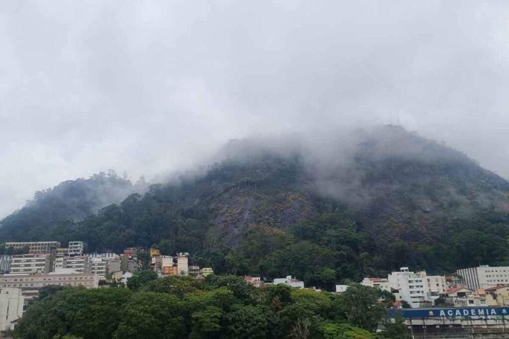 AO VIVO NA ANTENA 1: chuvas e mudanças climáticas, ceratocone, proteção do cabelo no verão e mais: acompanhe o Tribuna no Ar – 1ª edição 1 Tempestade de nível 2 com ventos de 100 km/h pode atingir a região neste fim de semana