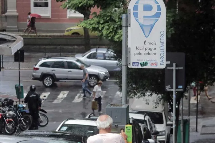 Prefeitura aumenta Área Azul em R$ 0,30 para carros e R$ 0,15 para motos 1 Prefeitura aumenta Área Azul em R$ 0,30 para carros e R$ 0,15 para motos
