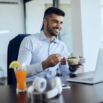 VR, VA e VT são obrigatórios? Entenda o que diz a lei 3 vr va vt foto freepick marketing e negocios