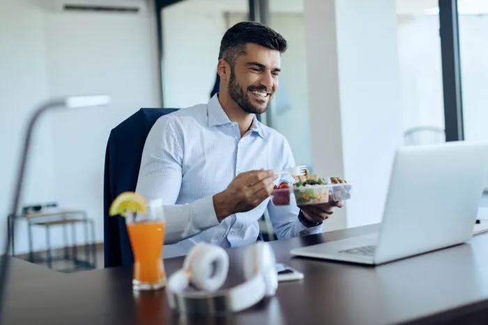 VR, VA e VT são obrigatórios? Entenda o que diz a lei 1 vr va vt foto freepick marketing e negocios