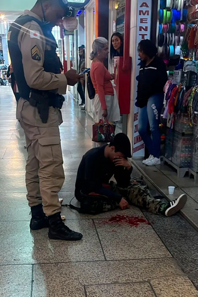 Briga em galeria deixa ferido no Centro de Juiz de Fora