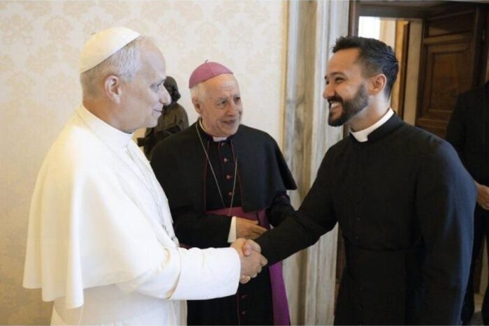 Dom Gil entrega carta de renúncia ao Papa Leão XIV durante peregrinação a Roma 1 Dom Gil entrega carta de renuncia Divulgacao