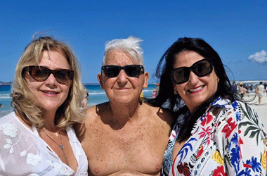 JF POR AI Tempo de ferias 2 Jose Ventura e as filhas Adriana e Andrea 220725 Giglia