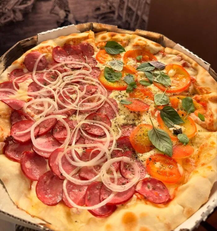 'Dia da Pizza': confira algumas das pizzarias de JF com promoções para celebrar a data 2 Pizza vaporeto divulgacao